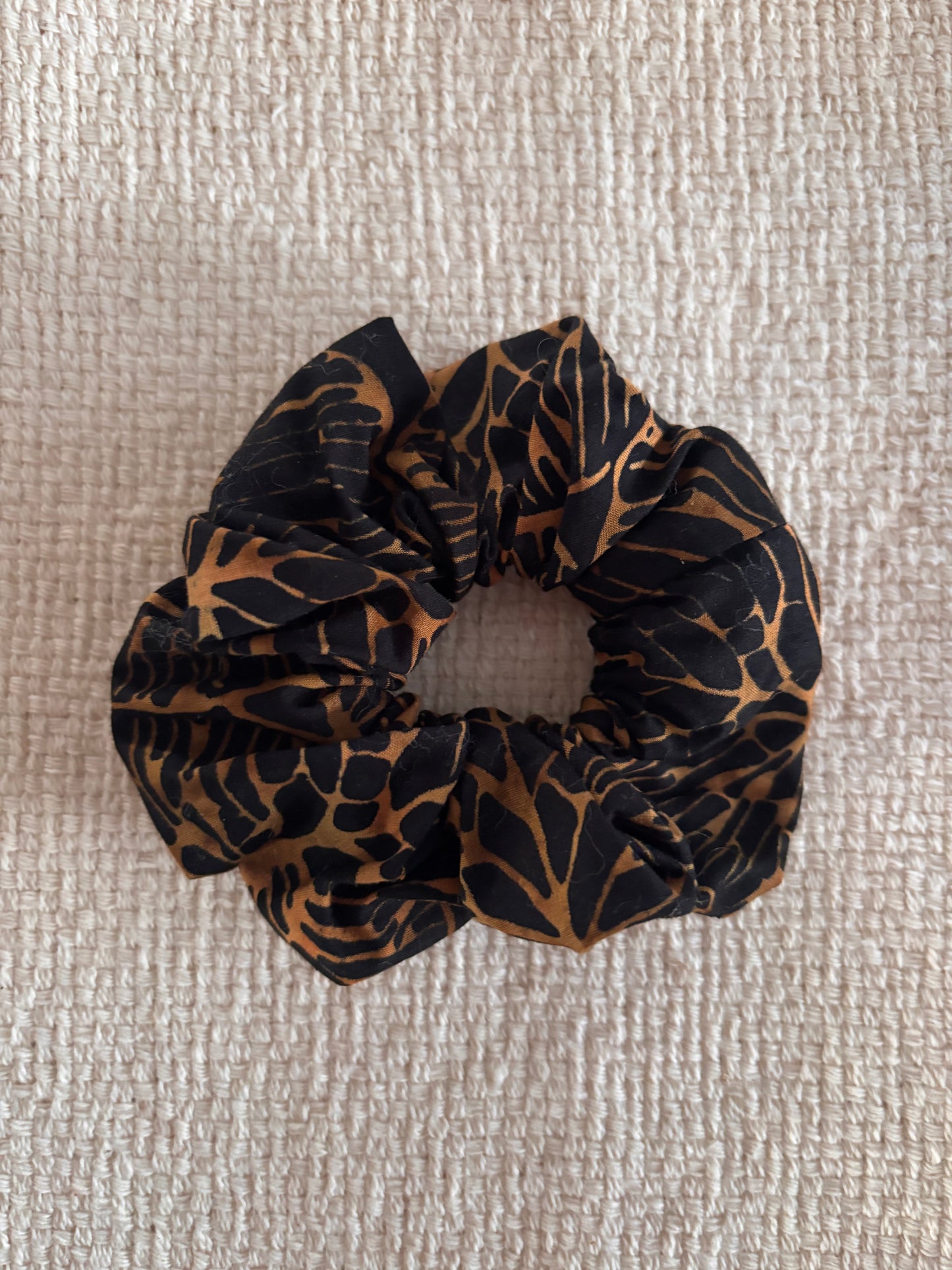 scrunchie : batik dyed cotton